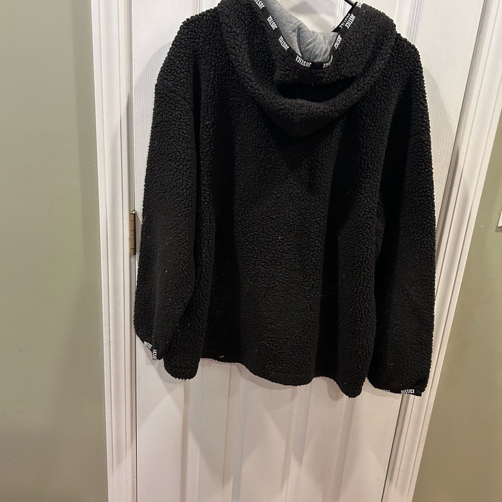 Justice Pullover - Picture 2 of 4